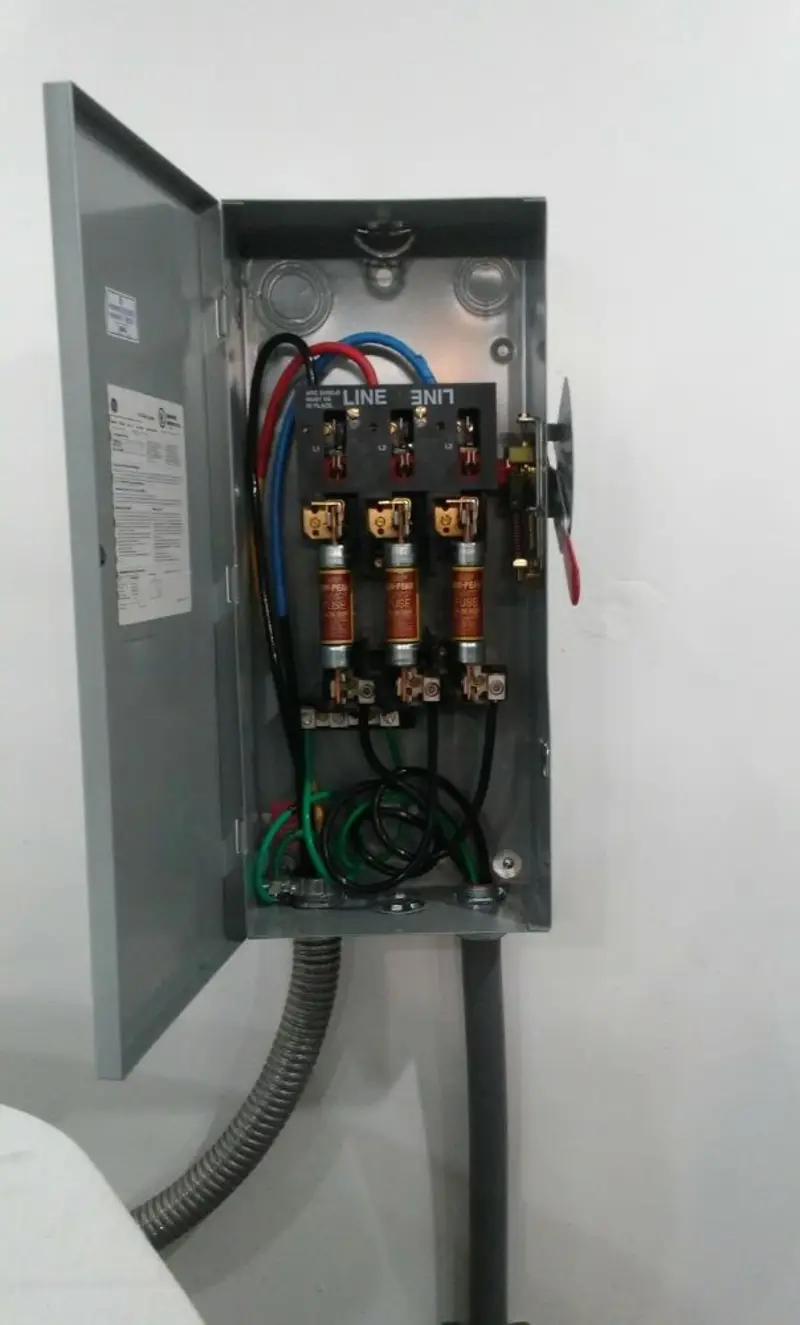 Three-phase disconnect switch installed for Smoke Detector Installation in Forward